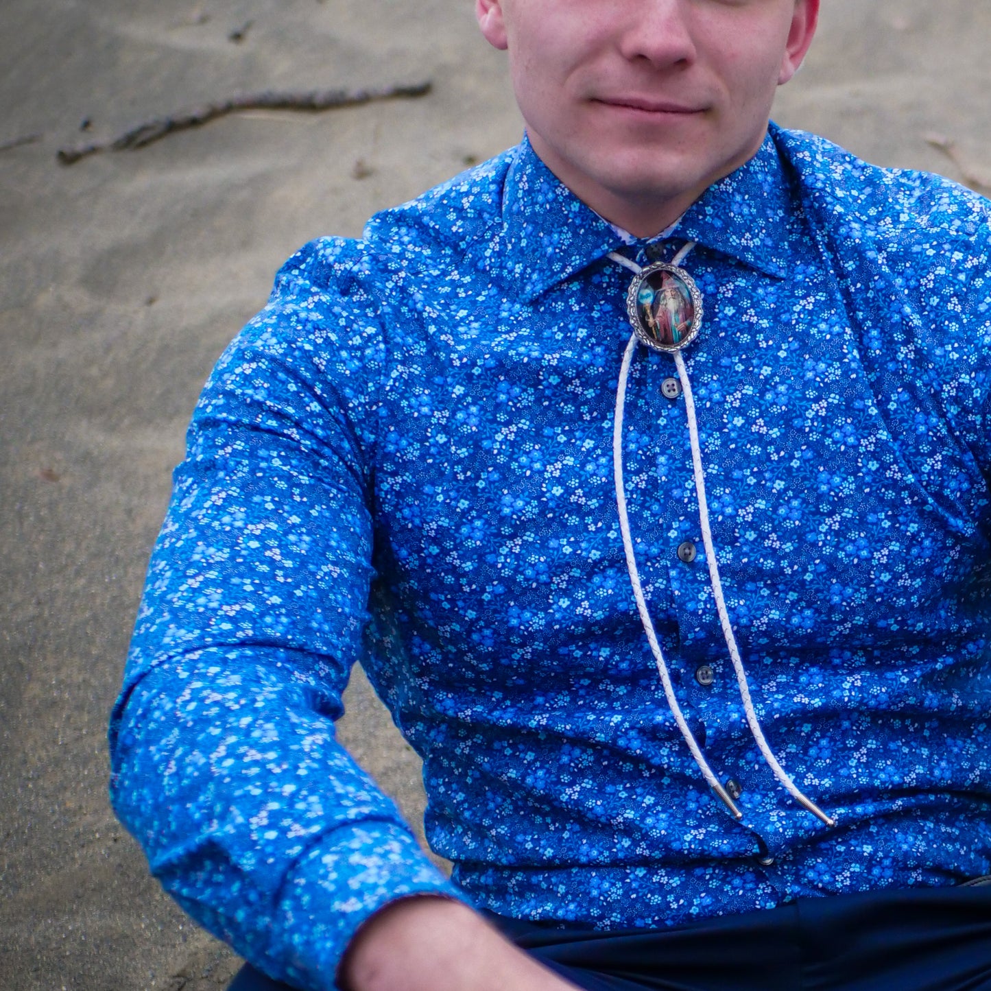 Is it appropriate to wear a bolo tie?